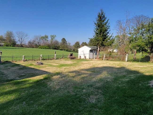 848 Stone Hill Rd in Shoemakersville, PA - Foto de edificio - Building Photo