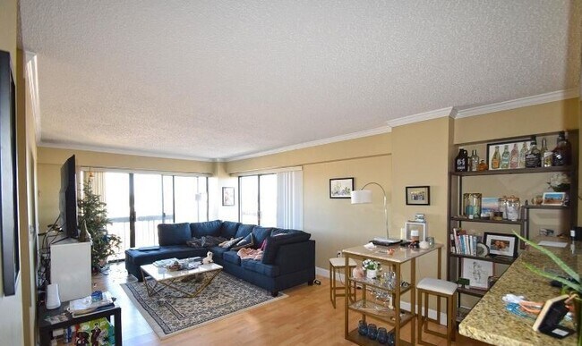 15 North Beacon St, Unit 503 in Boston, MA - Building Photo - Building Photo