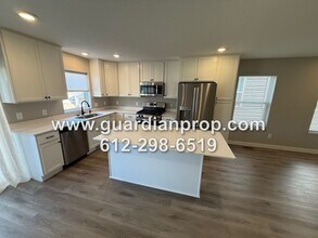 8853 Granite Ct in Woodbury, MN - Building Photo - Building Photo