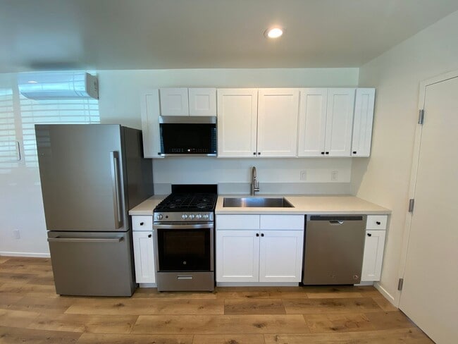 1418 Bath St in Santa Barbara, CA - Building Photo - Building Photo