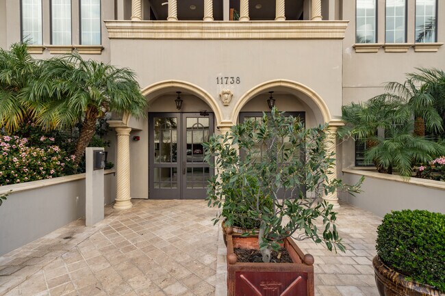 11738 Kiowa Ave in Los Angeles, CA - Foto de edificio - Building Photo