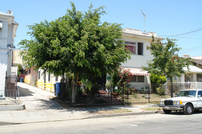 2869 Francis Ave in Los Angeles, CA - Building Photo - Building Photo