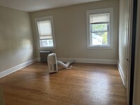 540 Clinton Ave, Unit #2 in Bridgeport, CT - Building Photo - Building Photo