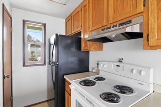 1989 W Beach Rd in Oak Harbor, WA - Building Photo - Building Photo