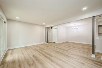 563 Shorely Dr in Barrington, IL - Building Photo - Building Photo