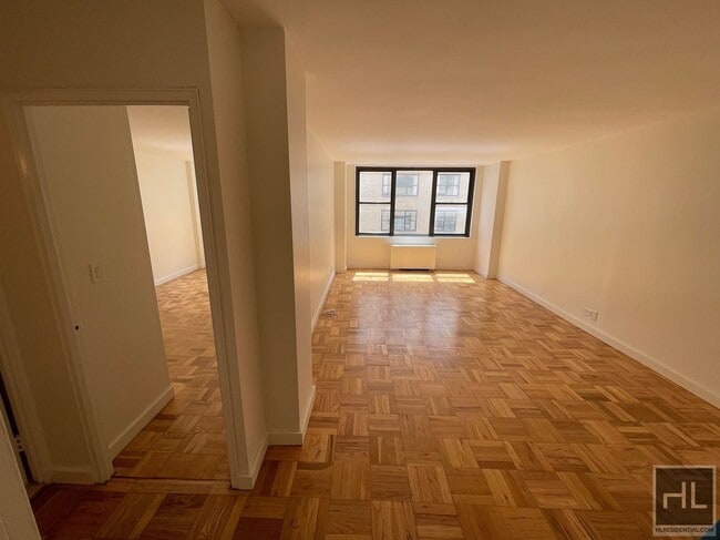 EAST 49 STREET in New York, NY - Building Photo - Building Photo
