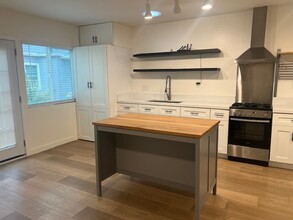 7934 Flight Ave, Unit 7934 in Los Angeles, CA - Building Photo - Building Photo