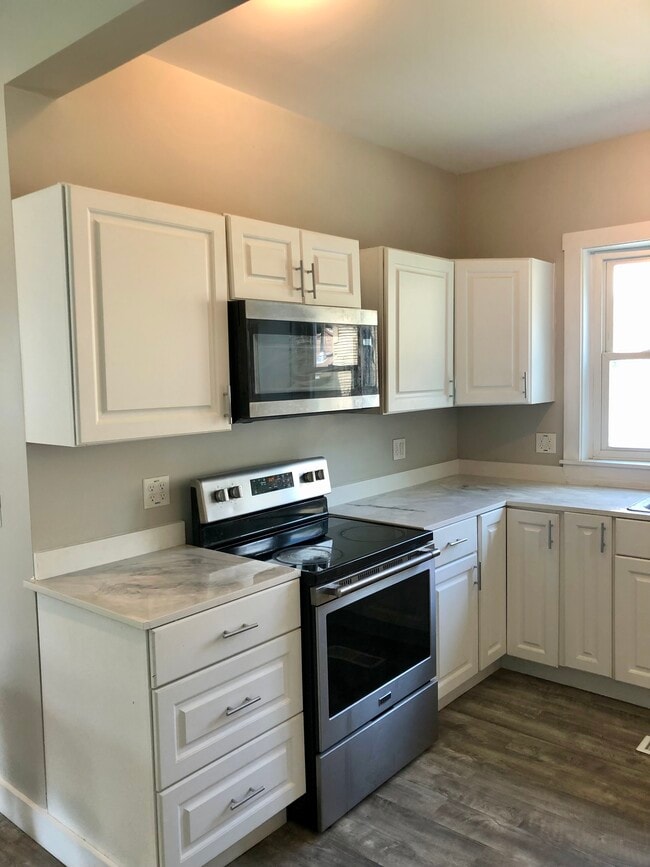 141 Peltoma Ave, Unit 1 in Pittsfield, ME - Foto de edificio - Building Photo