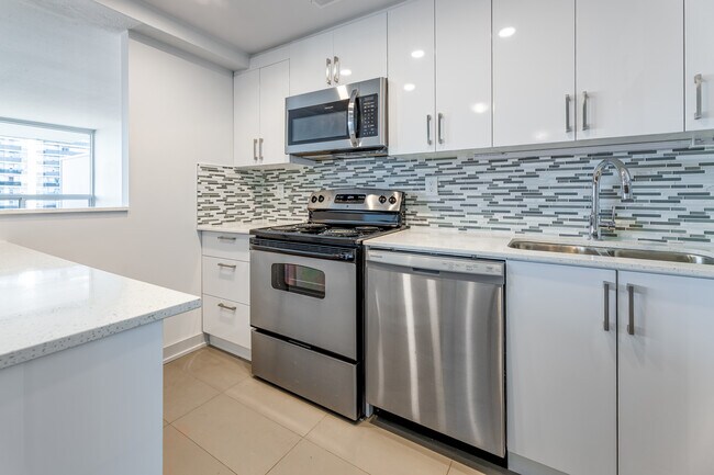 45 Balliol Street in Toronto, ON - Building Photo - Interior Photo