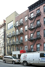 355 E 50th St in New York, NY - Building Photo - Building Photo