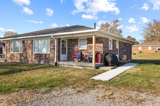 Stonebrook Apartments in Franklin, IN - Building Photo - Building Photo