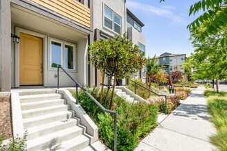 1976 Tarob Ct in Milpitas, CA - Building Photo - Building Photo