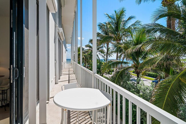 400 S Ocean Blvd in Palm Beach, FL - Building Photo - Building Photo