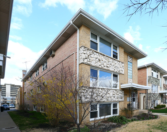 8546 W Catalpa Ave in Chicago, IL - Building Photo - Building Photo