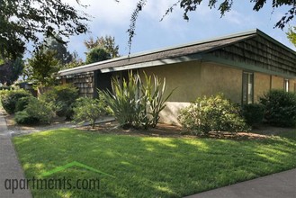 Bullard Gardens in Fresno, CA - Building Photo - Building Photo