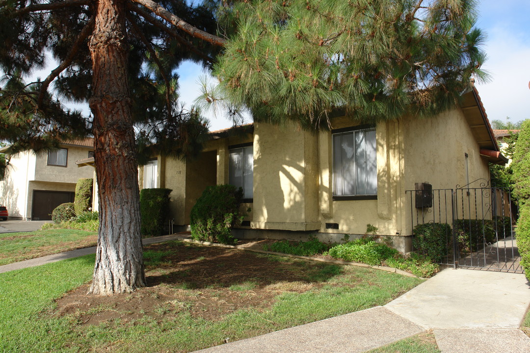 1511 Moorpark Ave in San Jose, CA - Building Photo