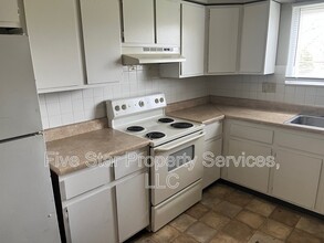 2119 Saratoga Dr in Springfield, IL - Foto de edificio - Building Photo