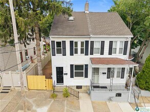 821 Jackson St in Easton, PA - Building Photo - Building Photo