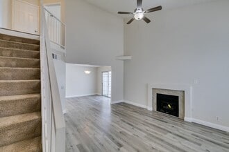 2825 Dawn Crossing Dr in Henderson, NV - Building Photo - Building Photo