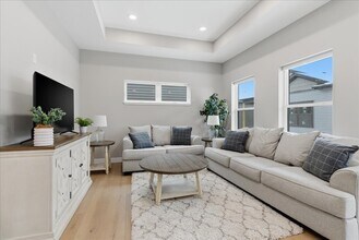 812 Clay St in Cedar Falls, IA - Foto de edificio - Building Photo