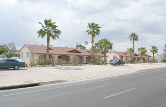 801-825 N Swan Rd in Tucson, AZ - Building Photo - Building Photo