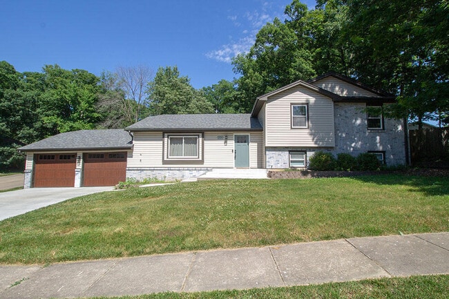 property at 3104 Oak Lawn Dr