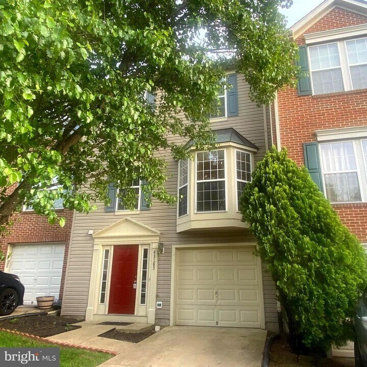 43183 Katama Square in Chantilly, VA - Building Photo