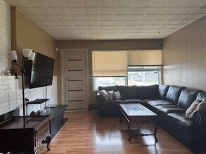 123 Elderberry Dr in Levittown, PA - Building Photo - Building Photo