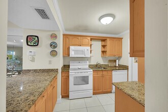 15461 Lakes of Delray Blvd in Delray Beach, FL - Building Photo - Building Photo