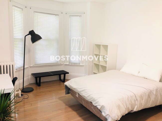 7 Imrie Rd, Unit 1st Floor in Boston, MA - Foto de edificio - Building Photo