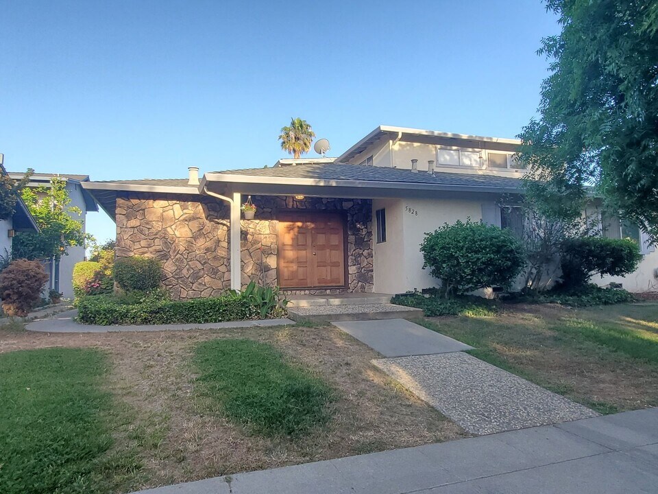 5828 El Zuparko Dr in San Jose, CA - Foto de edificio