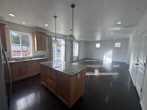 13700 NE 64th Cir in Vancouver, WA - Building Photo - Building Photo