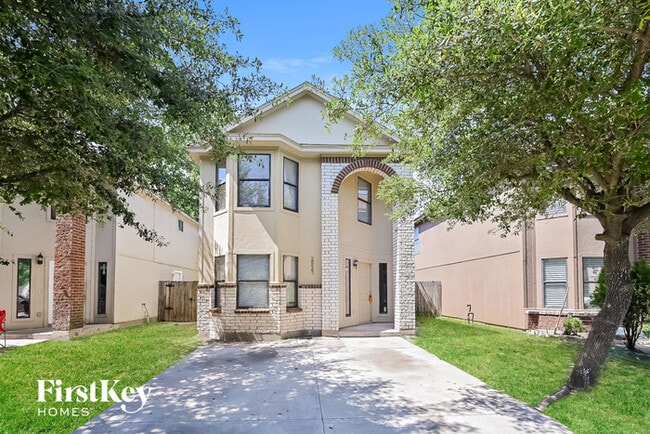 2923 La Estancia Ln