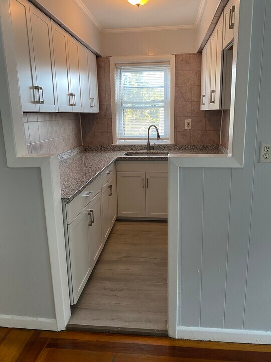 37 Mavis St, Unit 2 in Pawtucket, RI - Building Photo
