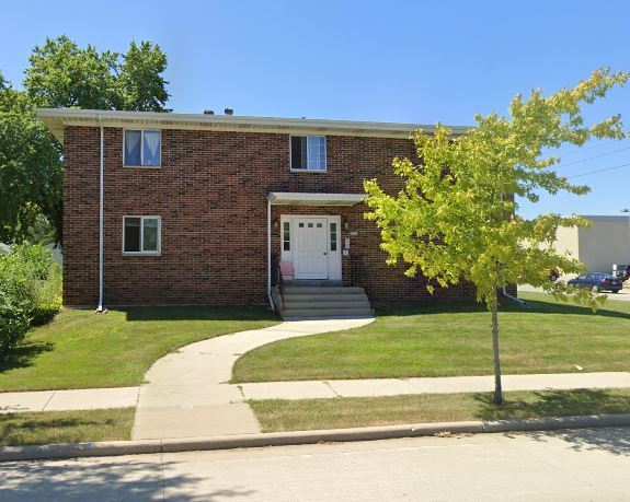 1707 N Wisconsin St in Port Washington, WI - Foto de edificio