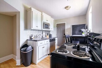 605 Dennison Ave in Columbus, OH - Foto de edificio - Building Photo