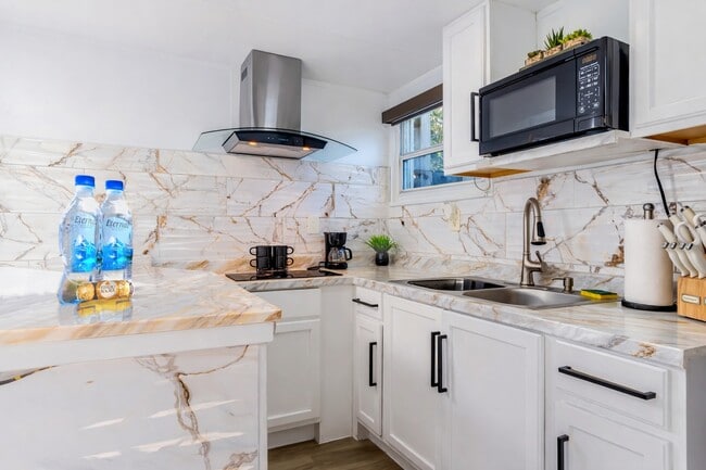 27 W 39th Pl, Unit Unit A, Unit Unit A