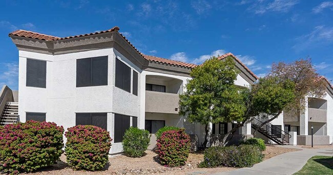 The Enclave Apartment Homes in Tempe, AZ - Building Photo - Building Photo