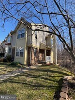 15661 Montview Dr in Montclair, VA - Building Photo