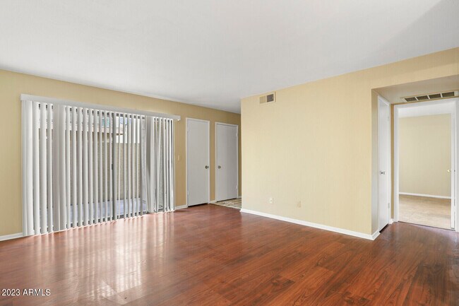 16635 N Cave Creek Rd in Phoenix, AZ - Building Photo - Building Photo