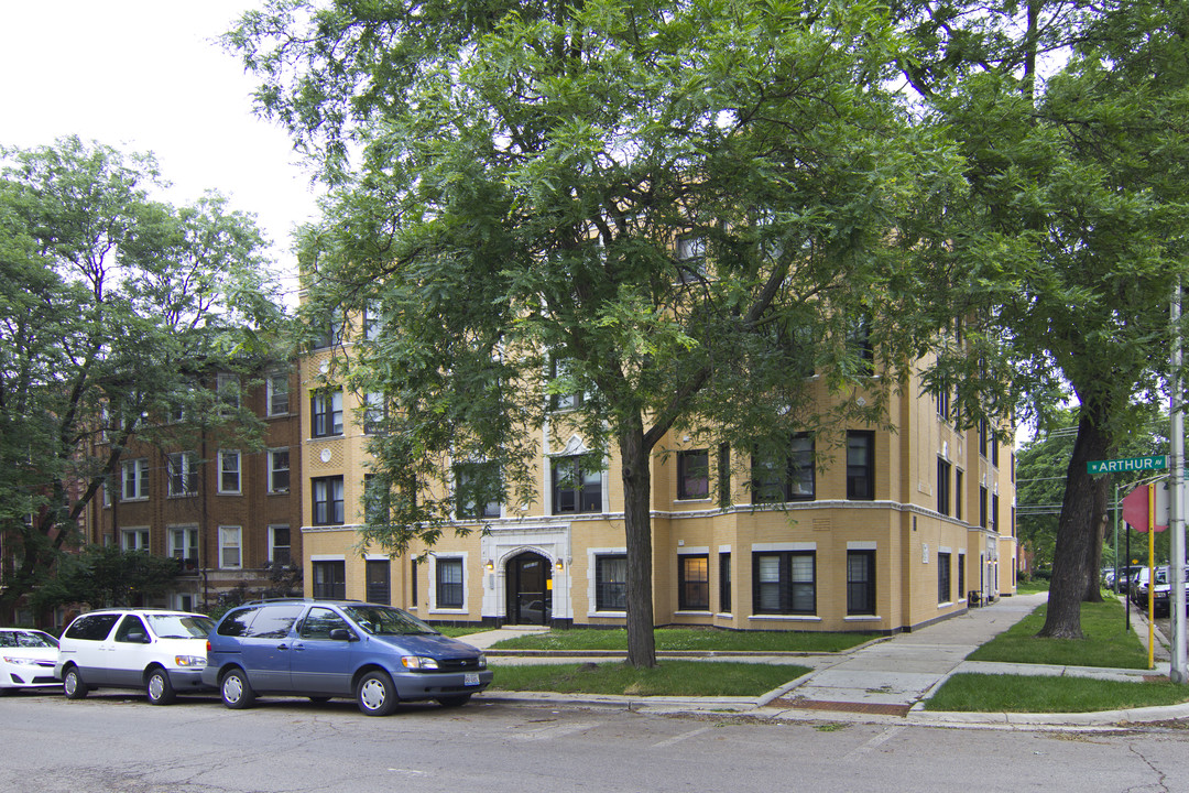 2034 W Arthur Ave in Chicago, IL - Building Photo