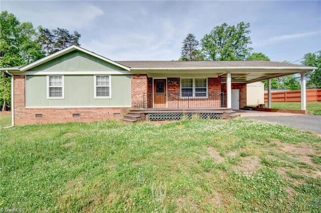 1002 Phineas Dr in Kernersville, NC - Building Photo - Building Photo