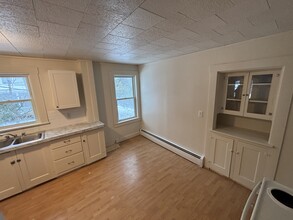 602 Maine Ave, Unit #4 2f in Farmingdale, ME - Building Photo - Building Photo