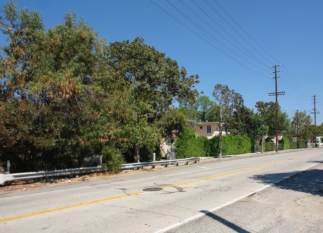 5947-5959 Cahuenga Blvd in North Hollywood, CA - Building Photo - Building Photo