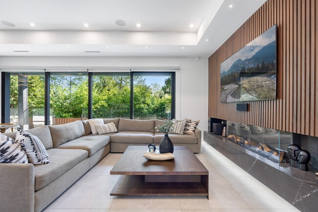 property at 2505 Edgemont Blvd