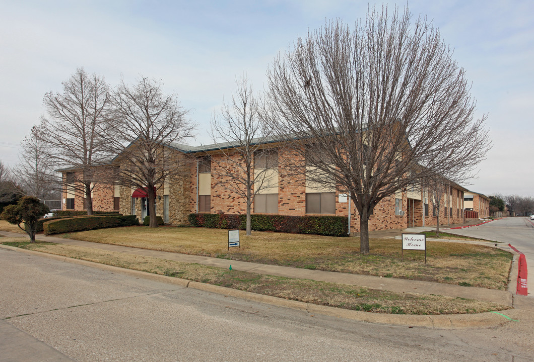 Casawood Apartments in Dallas, TX - Building Photo