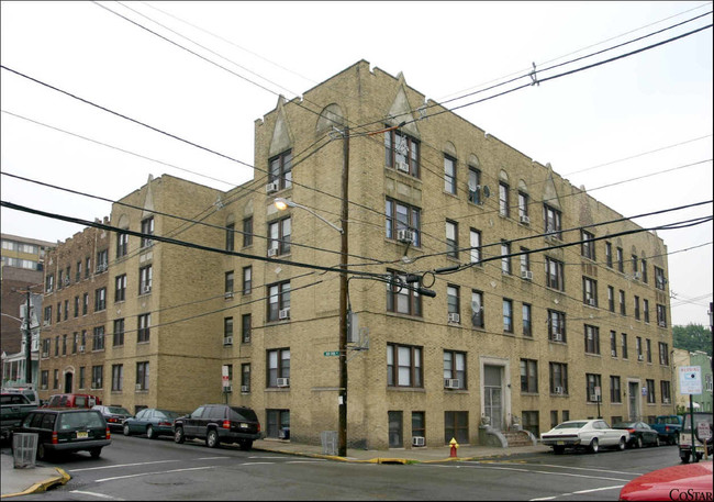 318-320 44th St in Union City, NJ - Foto de edificio - Building Photo