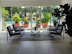 401 Golden Isles Dr in Hallandale Beach, FL - Building Photo - Building Photo