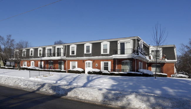 Linden House in Muncie, IN - Foto de edificio - Building Photo