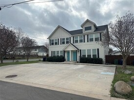 813 Northington St in Burnet, TX - Building Photo